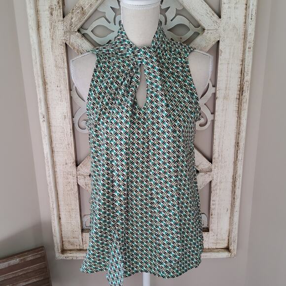 Maison D'Amelie Women's Sleeveless Tie V-Neck Top in Green Geo Print - Picture 6 of 13
